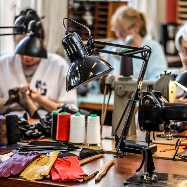 Ganterie Fabre Producteurs 43 Office De Tourisme Millau Credit Greg Alric